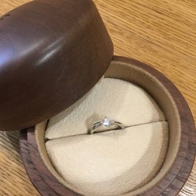 【COLANY(コラニー)の口コミ】 「婚約指輪も結婚指輪もコラニーで！」と決めてから、ブランドHPの商品ペ…