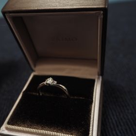 【アイプリモ(I-PRIMO)の口コミ】 婚約指輪ですが、好きなものを選ばせてくれたので何軒か見に行き決める予…
