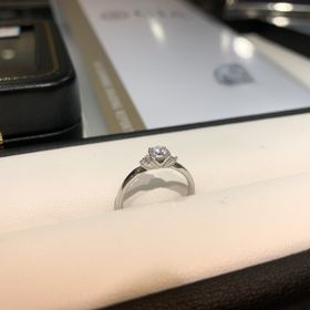 【GALA JEWELRY(ガラジュエリー)の口コミ】 他のブランドに比べて、繊細なデザインはありませんが種類はたくさんあり…