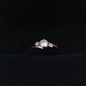 【ASTRALISの口コミ】 アレルギーがあるので指に刺激の少ない材質を希望して、この指輪はデザイ…