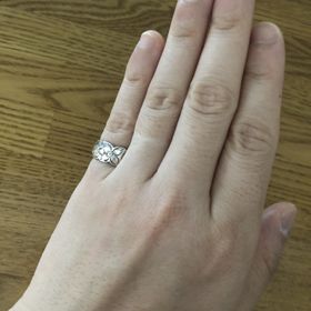 【ラウレア(Laulea)】の口コミ 婚約、結婚指輪共にハワイアンジュエリーにしようと決めていました。
デザ...