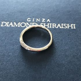 【銀座ダイヤモンドシライシの口コミ】 リングの形状がたんなるマルではなく、工夫してあって、指にフィットして…