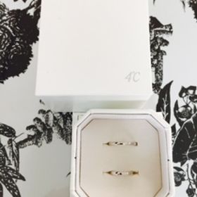 【4℃ BRIDAL(ヨンドシーブライダル)の口コミ】 指輪の購入決めては、石も小さいながらダイヤで、指輪の太さも違和感がな…