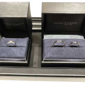 【ラザール ダイヤモンド(LAZARE DIAMOND)の口コミ】 デザインこそシンプルですが、プラチナのツヤの綺麗さ、よくあるデザイン…