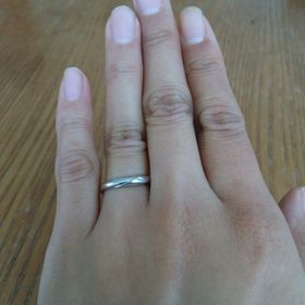 【Something Blue(サムシングブルー)の口コミ】 細身で動きのあるデザインが好きな私と、太さ重視の主人。
予算もあり、な…