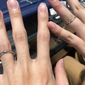 【銀座ダイヤモンドシライシの口コミ】 指輪なウェーブがかかったデザインです。ダイヤモンドはとても輝いており…