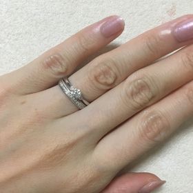 【PILOT BRIDAL(パイロットブライダル)の口コミ】 ミルがある指輪のデザインの物を探していました。その中でもハーフエタニ…