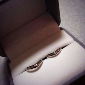 【SUEHIRO(スエヒロ)の口コミ】 プラチナでペアで15万以下の指輪を探していました。
なかなかこの予算では…
