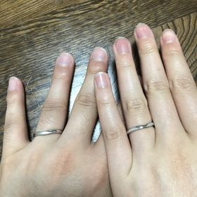 【銀座ダイヤモンドシライシの口コミ】 ふたりがとっても気に入っているデザインの指輪に決まりました。かのじょ…