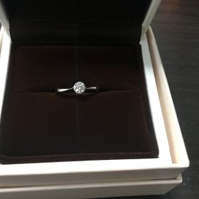 【アイプリモ(I-PRIMO)の口コミ】 婚約指輪といえば1粒ダイヤモンド！と憧れがあったので、まずは1粒ダイヤ…