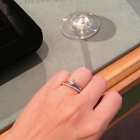 【ハリー・ウィンストン(Harry Winston)の口コミ】 婚約指輪のダイヤモンドリングと重ね付けしようと、ハリーウィンストンの…