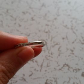 【STAR JEWELRY(スタージュエリー)の口コミ】 シンプルだが少しデザイン性のあるものを
探しており、この指輪がピンとき…