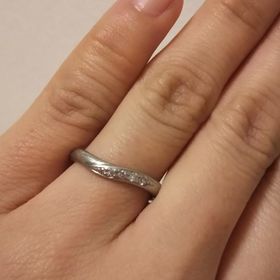 【MILK&Strawberry(ミルクアンドストロベリー)の口コミ】 ピンクの石が交互に入っているのが可愛くてとても気に入ったし、デザイン…