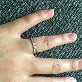 【ティファニー(Tiffany & Co.)の口コミ】 婚約指輪を購入しない予定だったため、結婚指輪にはダイヤがついていて、…