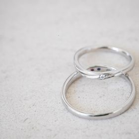 【Something Blue(サムシングブルー)の口コミ】 ダイヤモンドがたくさんついているものや、ごつごつしたものではなく、ほ…