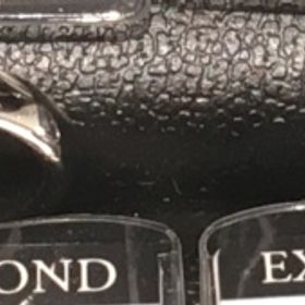 【エクセルコダイヤモンド(EXELCO DIAMOND)の口コミ】 シンプルで日常使いしやすいデザインを探していました。ウェーブが指の形…