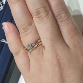 【4℃ BRIDAL(ヨンドシーブライダル)の口コミ】 婚約指輪はダイヤモンドの輝きが想像以上に綺麗で魅力的であったのが決め…