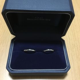 【銀座ダイヤモンドシライシの口コミ】 シンプルだけどデザイン性があるものがよく、少しウェーブになっている指…