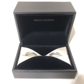 【エクセルコダイヤモンド(EXELCO DIAMOND)の口コミ】 婚約指輪と同時期購入でした。
彼と同じデザインもしくはペア感のあるもの…