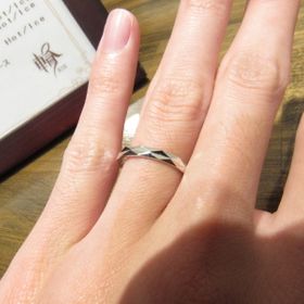 【輪-RIN-の口コミ】 シンプルすぎず、派手過ぎないデザインを探していました。
色々試着してみ…