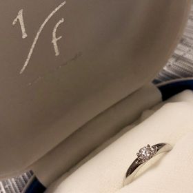 【１／ｆ エフブンノイチ】の口コミ 彼からプロポーズリングをもらい、二人でデザインを選びに行きました。
特...