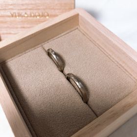 【VANillA(ヴァニラ)の口コミ】 デザインがとても繊細でマットな仕上がりなので
つけた雰囲気がとても可愛…