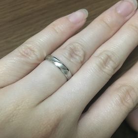 【insembre(インセンブレ)の口コミ】 デザインが良くて価格が安いのでこの指輪を選びました。艶がないものを探…