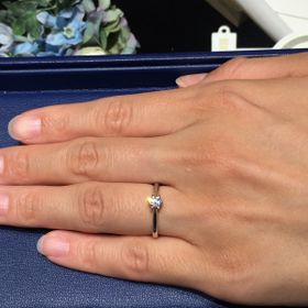 【銀座ダイヤモンドシライシの口コミ】 シンプルで長く使えるもので、かつどこかかわいらしさを残すものを選びま…