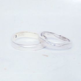 【杢目金屋(もくめがねや)の口コミ】 木目のようなデザインが気に入り購入しました。
他のブランドはみんな似た…