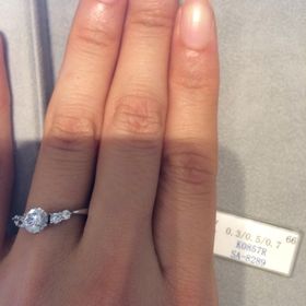 【WATANABE / 卸商社直営　渡辺の口コミ】 指輪のデザインの種類が大変豊富で、サンプルをショーケースから自分で好…