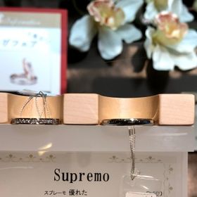 【アネリディギンザ(ANELLI DI GINZA)の口コミ】 ダイヤの繊細なきらめきと、リングの太さがおすすめするポイントです。ダ…