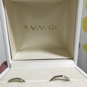 【VIVAGE(ヴィヴァージュ)の口コミ】 シンプルなデザインで希望価格だったから。
また指輪の取り扱いしやすさか…