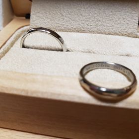 【uchimari(ウチマリ)の口コミ】 結婚指輪をどこで購入するか悩んでいた時、
ずっと付けるものだからふたり…