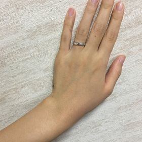 【AHKAH(アーカー)の口コミ】 華奢なものを検討していましたが、この指輪を見てこちらに即決でした。シ…