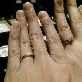 【ケイウノ ブライダル(K.UNO BRIDAL)の口コミ】 値段もペアで20万円前後と高すぎないところや、デザイン性とサイズ直しや…