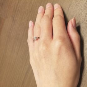 【BRIDGE(ブリッジ)の口コミ】 水の流れを意識したデザインで、未来や船出をイメージしたもののようです…