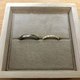 【YUKA HOJO(ユカホウジョウ)の口コミ】 婚約指輪をユカホウジョウに決め、婚約指輪と結婚指輪の重ね付けをしたか…