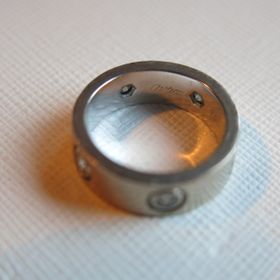 【カルティエ(Cartier)の口コミ】 カルティエの指輪はエレガントで大人な女性のイメージがあったので、婚約…