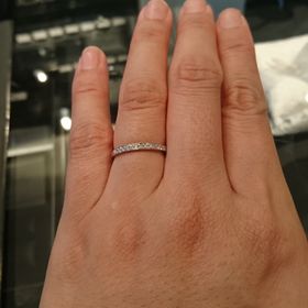 【エクセルコダイヤモンド(EXELCO DIAMOND)の口コミ】 デザインの種類が豊富
ハーフエタニティだけでも数種類あり迷ってしまうが…