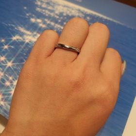 【銀座ダイヤモンドシライシの口コミ】 婚約指輪とセットで着けた時に合うデザインを探していました。
婚約指輪の…