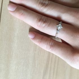 【AbHeri(アベリ)の口コミ】 ダイヤが大きすぎず日常使いしやすいこと、デザインが周りの人とあまりか…