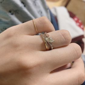 【ジュエリーツツミ(JEWELRY TSUTSUMI)の口コミ】 婚約指輪は主人のフルオーダーでサプライズで頂いたものなので詳しくはわ…