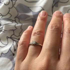 【アイプリモ(I-PRIMO)の口コミ】 あまり派手ではないけれど、ウェーブがかかったお洒落なデザインが気に入…