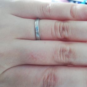 【THE KISS(ザ・キッス)の口コミ】 ワンポイントにダイヤが入っていてシンプルなものに決めました。旦那との…