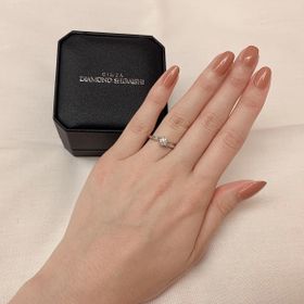 【銀座ダイヤモンドシライシの口コミ】 リングのデザインが素敵だったことや、はめている時の滑らかさ、リングの…