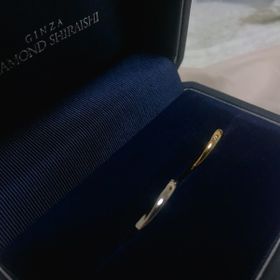 【銀座ダイヤモンドシライシの口コミ】 結婚指輪と婚約指輪を購入し、セットリングっぽくしました。肌馴染みの良…