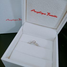 【アンジェリックフォセッテ(Angelique Fossette)の口コミ】 たくさんの指輪の枠がある中で、気になるものは全て試着しました。(10～15…