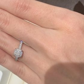【LUCIE(ルシエ)の口コミ】 しっかりとダイヤモンドの存在感がある上品なリングだという印象です。劇…