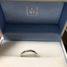 【GALA JEWELRY(ガラジュエリー)の口コミ】 シンプルだけど他と少し違う、妻には同じデザインで、よりダイヤなどポイ…
