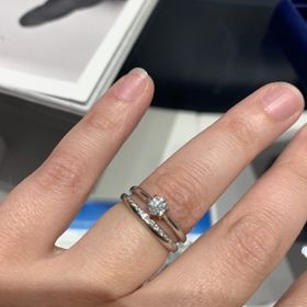 【銀座ダイヤモンドシライシの口コミ】 ダイヤモンドがいいものが仕入れられていたところです。あとは指輪の質が…